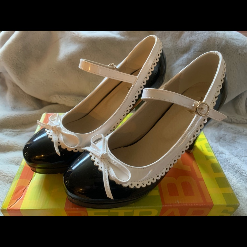 black & white Patent leather style Pixie Cove heel